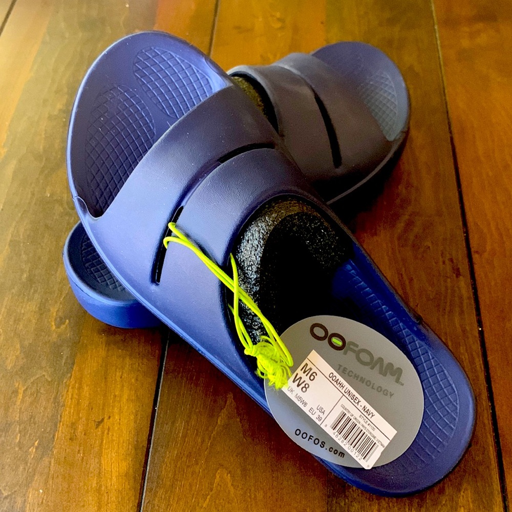Oofos OOAHH Unisex Navy slides. NWT. Size W8, M6. Too small, never worn.